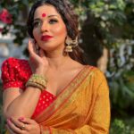Antara Biswas Instagram – Shubh Navratri 🙏🙏…. 

#happy #navratri #gudipadwa 

Mua: @makeupbyshahrooq 
Hairstyling: @rajashree786patil786 
📸: @deepakpathak663