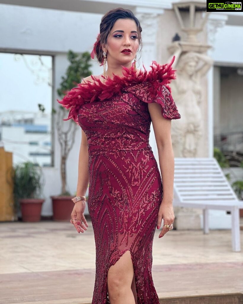 Antara Biswas Instagram - I Would Like To be QUEEN of People’s ❤️ Hearts…. Styled by: @tripzarora Mua: @sumitsenapati5558 Hairstyling: @kalpanathore 📸: @deepakpathak663