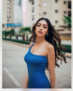 Anu Emmanuel Instagram - Shooing away your Monday blues 💙