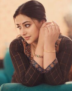 Anu Sithara Instagram - 📸 @vishnuprasadsignature ❤️ 💄@pinkyvisal