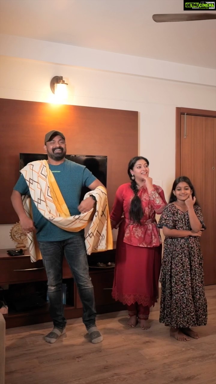 Anu Sithara Instagram - Achan Adhya and Achu ♥️♥️♥️ @kalabhavan_shajohn @lechu___lekshmi__official_page #reelwithanu #moviesanthosham
