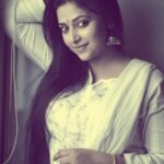 Anu Sithara Instagram – 😊
📷 @vishnuprasadsignature ♥️