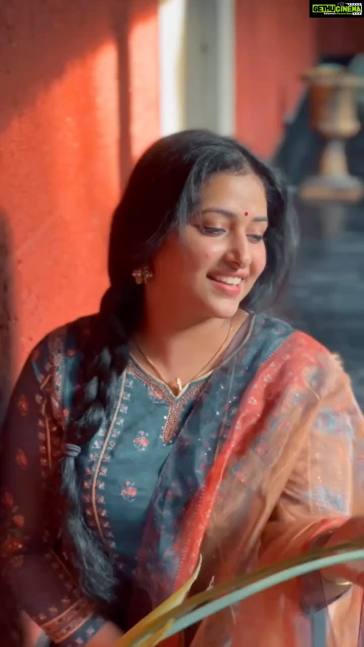 Anu Sithara Instagram - 🌸 @vishnuprasadsignature ♥️ @punarnava_home #iphone14pro