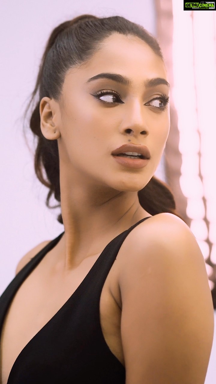 Anukreethy Vas Instagram - Qué séra séra (n.). Whatever will be, will be . The future is not ours to see. Don’t worry, if it’s supposed to happen, it will. . Pc : @studiolightweaver 📸 Vc: @rdc_360 🎥 Muah : @kalwon_beauty 💄 Outfit : @chaitanyarao_official 👗 @fujifilmxindia @fujifilmx_ca . #trendingreels #trending #trendingsongs #trendingaudio #kollywood #kollywoodcinema #kollywoodactress #tollywood #tollywoodactress #tollywoodactor #anukreethyvas #portrait Chennai, India
