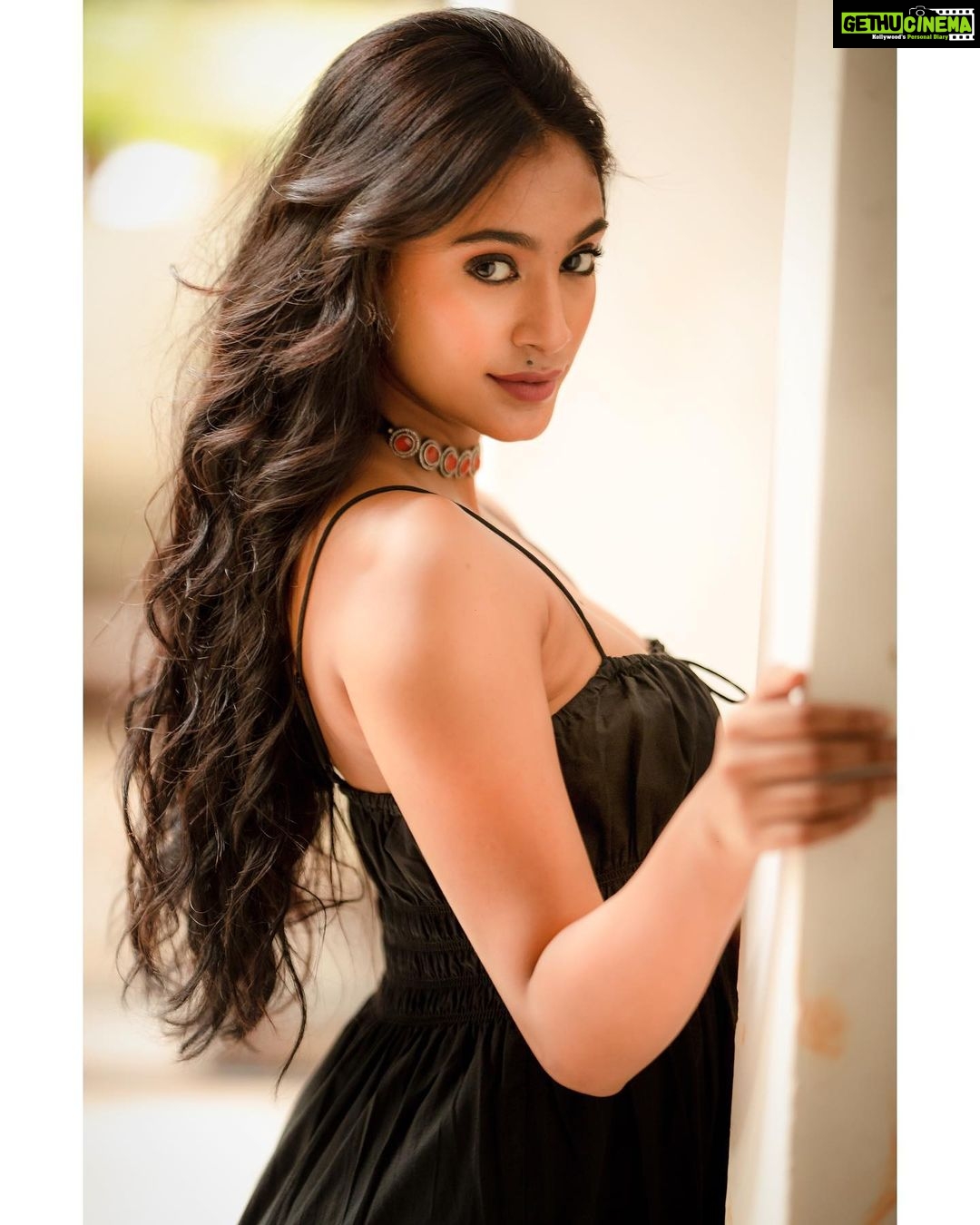 Anukreethy Vas Instagram - You caught me staring but I caught you staring back π . Pc @camerasenthil Mua @makeup_by_kez . #fashionstyle #fashion #trending #anukreethyvas #model #actresshot @timestalent @inder.sagoo @rishubartaria