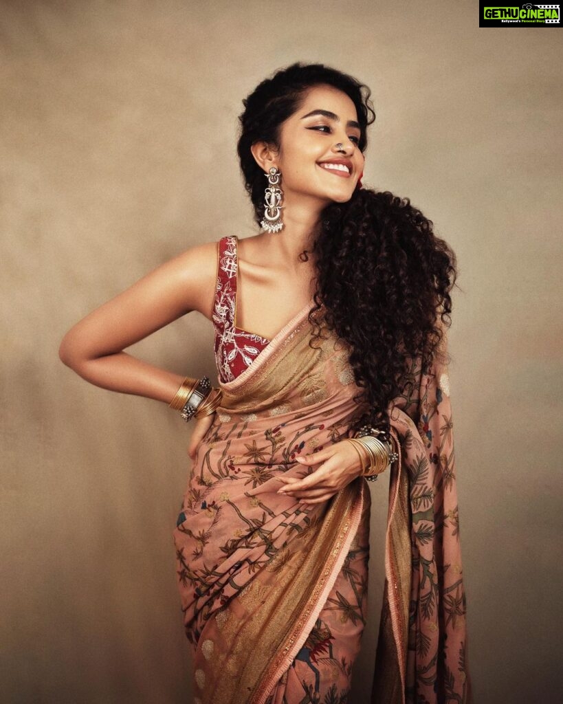 Anupama Parameswaran Instagram - Will you be my red rose ? 🥀 ✨ Styled by : @rashmitathapa Wearing : @archanajaju.in x @elevate_promotions Jewelry : @thetrinkaholic Styling Team : @aishwarya128 Shot by : @nikkhil_bareli Hairstyle: @koli_sarika7313 🥀