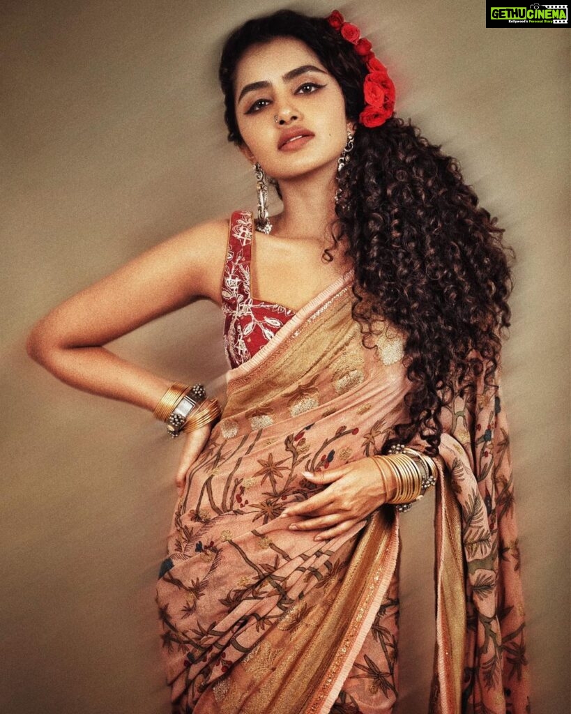 Anupama Parameswaran Instagram - Will you be my red rose ? 🥀 ✨ Styled by : @rashmitathapa Wearing : @archanajaju.in x @elevate_promotions Jewelry : @thetrinkaholic Styling Team : @aishwarya128 Shot by : @nikkhil_bareli Hairstyle: @koli_sarika7313 🥀