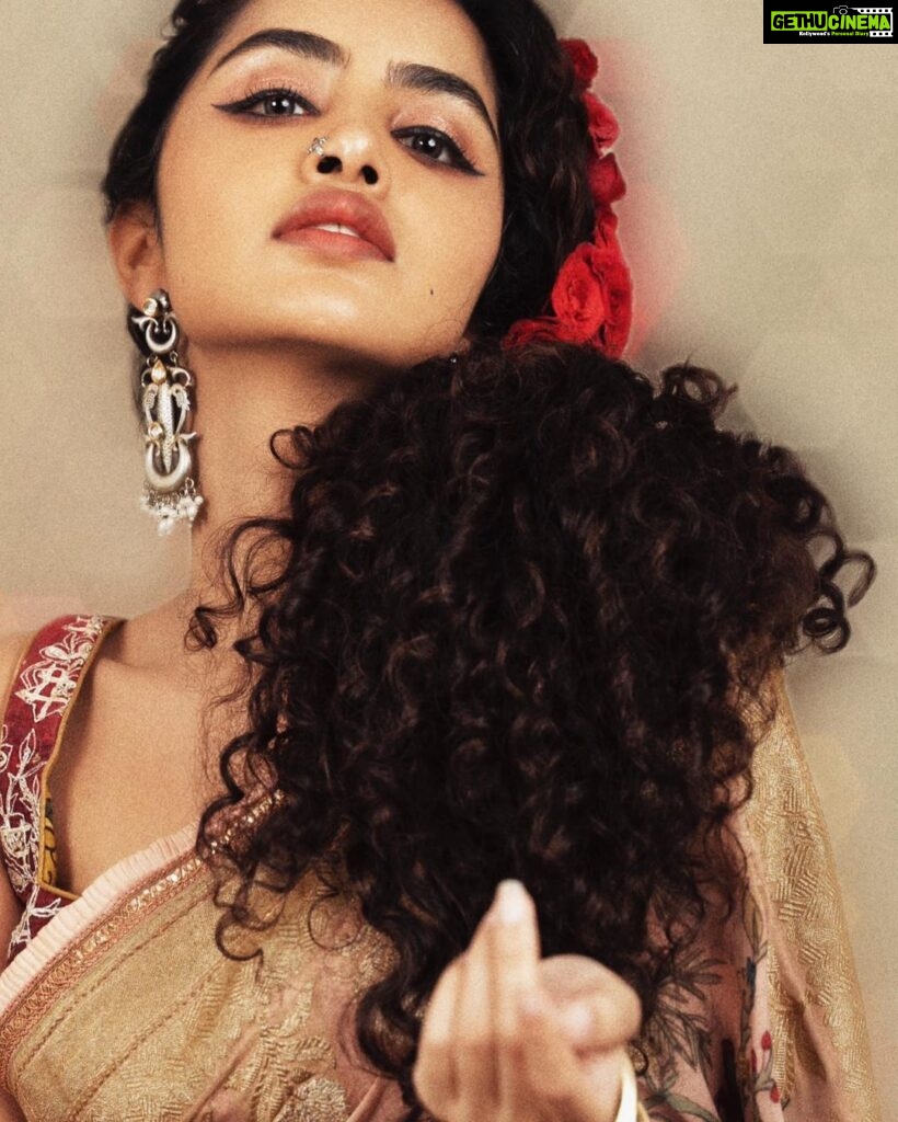 Anupama Parameswaran Instagram - Will you be my red rose ? 🥀 ✨ Styled by : @rashmitathapa Wearing : @archanajaju.in x @elevate_promotions Jewelry : @thetrinkaholic Styling Team : @aishwarya128 Shot by : @nikkhil_bareli Hairstyle: @koli_sarika7313 🥀