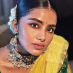 Anupama Parameswaran Instagram - I can’t tell you all how much I hated “an oily head “growing up… 😂 look at me flaunting it now… 😋 “cheeeeeeeeeeese😬”
