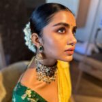 Anupama Parameswaran Instagram - I can’t tell you all how much I hated “an oily head “growing up… 😂 look at me flaunting it now… 😋 “cheeeeeeeeeeese😬”