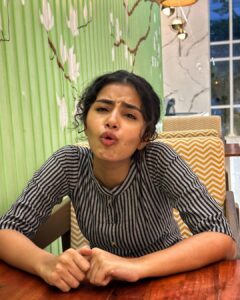 Anupama Parameswaran Instagram - My mood swings like 365 times a day… And when I am hungry ,it’s even worse… 🤯

PC @nihal_kodhaty 🤡