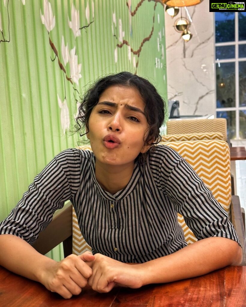 Anupama Parameswaran Instagram - My mood swings like 365 times a day… And when I am hungry ,it’s even worse… 🤯 PC @nihal_kodhaty 🤡