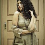 Anupama Parameswaran Instagram – Head aches!
 
Find the odd picture out 🤟🏻

Styled by : @rashmitathapa
Wearing : @naomibyneehabhumana
Jewelry : @spillthebead
Styling Team : @aishwarya128
Shot by : @swipeupproductions