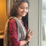 Anupama Parameswaran Instagram – This is how i started my journey with her … Didn’t have to do much … just grabbed my mom’s old ear studs… my ancient 🤣nose ring( must have bought for my sixth of seventh class annual day function )… a black old thread… messy hair… a book and a pen … sent the first picture to my director and he said “yes we found our nandini”…
And trust me this remained the continuity for the entire film 🤭🥹

These little thing makes nandini extremely special to me … 
I am so so so thankful for the immense love I have been receiving since yesterday after the ott release 😇
If you haven’t watched #18pages yet … the movie is streaming on @netflix_in and @ahavideoin ♥️😍