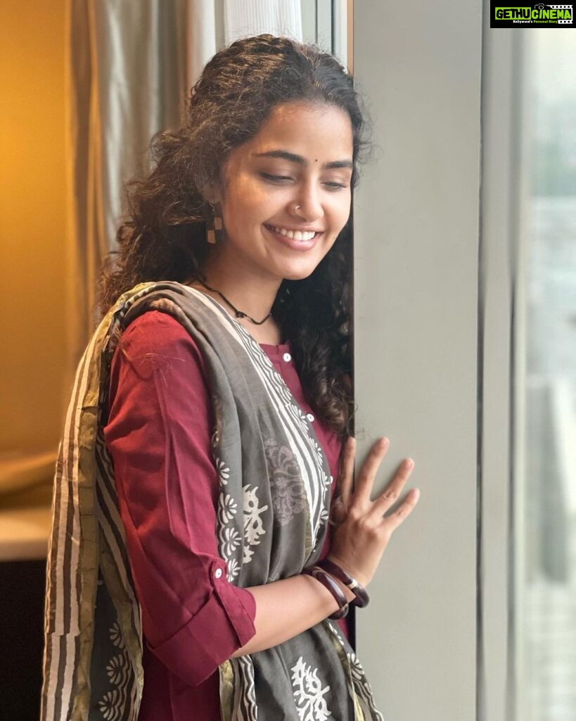 Anupama Parameswaran Instagram - This is how i started my journey with her … Didn’t have to do much … just grabbed my mom’s old ear studs… my ancient 🤣nose ring( must have bought for my sixth of seventh class annual day function )… a black old thread… messy hair… a book and a pen … sent the first picture to my director and he said “yes we found our nandini”… And trust me this remained the continuity for the entire film 🤭🥹 These little thing makes nandini extremely special to me … I am so so so thankful for the immense love I have been receiving since yesterday after the ott release 😇 If you haven’t watched #18pages yet … the movie is streaming on @netflix_in and @ahavideoin ♥️😍