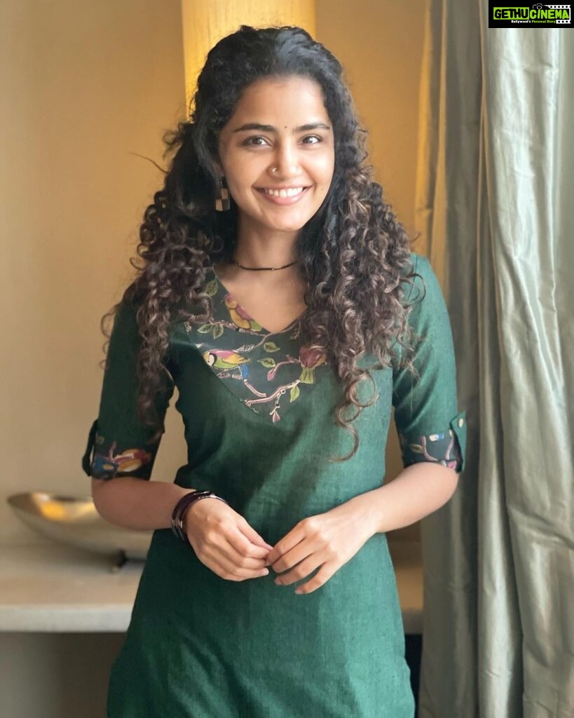 Anupama Parameswaran Instagram - This is how i started my journey with her … Didn’t have to do much … just grabbed my mom’s old ear studs… my ancient 🤣nose ring( must have bought for my sixth of seventh class annual day function )… a black old thread… messy hair… a book and a pen … sent the first picture to my director and he said “yes we found our nandini”… And trust me this remained the continuity for the entire film 🤭🥹 These little thing makes nandini extremely special to me … I am so so so thankful for the immense love I have been receiving since yesterday after the ott release 😇 If you haven’t watched #18pages yet … the movie is streaming on @netflix_in and @ahavideoin ♥️😍