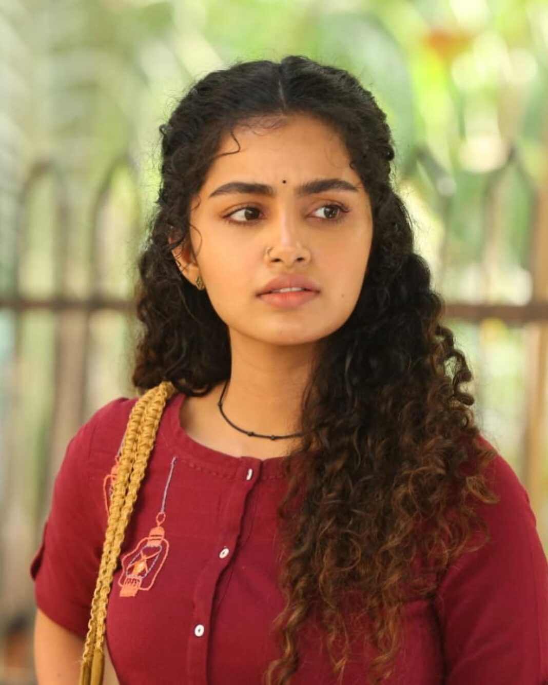 Anupama Parameswaran Instagram - This is how i started my journey with her … Didn’t have to do much … just grabbed my mom’s old ear studs… my ancient 🤣nose ring( must have bought for my sixth of seventh class annual day function )… a black old thread… messy hair… a book and a pen … sent the first picture to my director and he said “yes we found our nandini”… And trust me this remained the continuity for the entire film 🤭🥹 These little thing makes nandini extremely special to me … I am so so so thankful for the immense love I have been receiving since yesterday after the ott release 😇 If you haven’t watched #18pages yet … the movie is streaming on @netflix_in and @ahavideoin ♥️😍