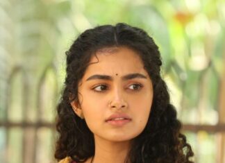 Anupama Parameswaran Instagram - This is how i started my journey with her … Didn’t have to do much … just grabbed my mom’s old ear studs… my ancient 🤣nose ring( must have bought for my sixth of seventh class annual day function )… a black old thread… messy hair… a book and a pen … sent the first picture to my director and he said “yes we found our nandini”… And trust me this remained the continuity for the entire film 🤭🥹 These little thing makes nandini extremely special to me … I am so so so thankful for the immense love I have been receiving since yesterday after the ott release 😇 If you haven’t watched #18pages yet … the movie is streaming on @netflix_in and @ahavideoin ♥️😍
