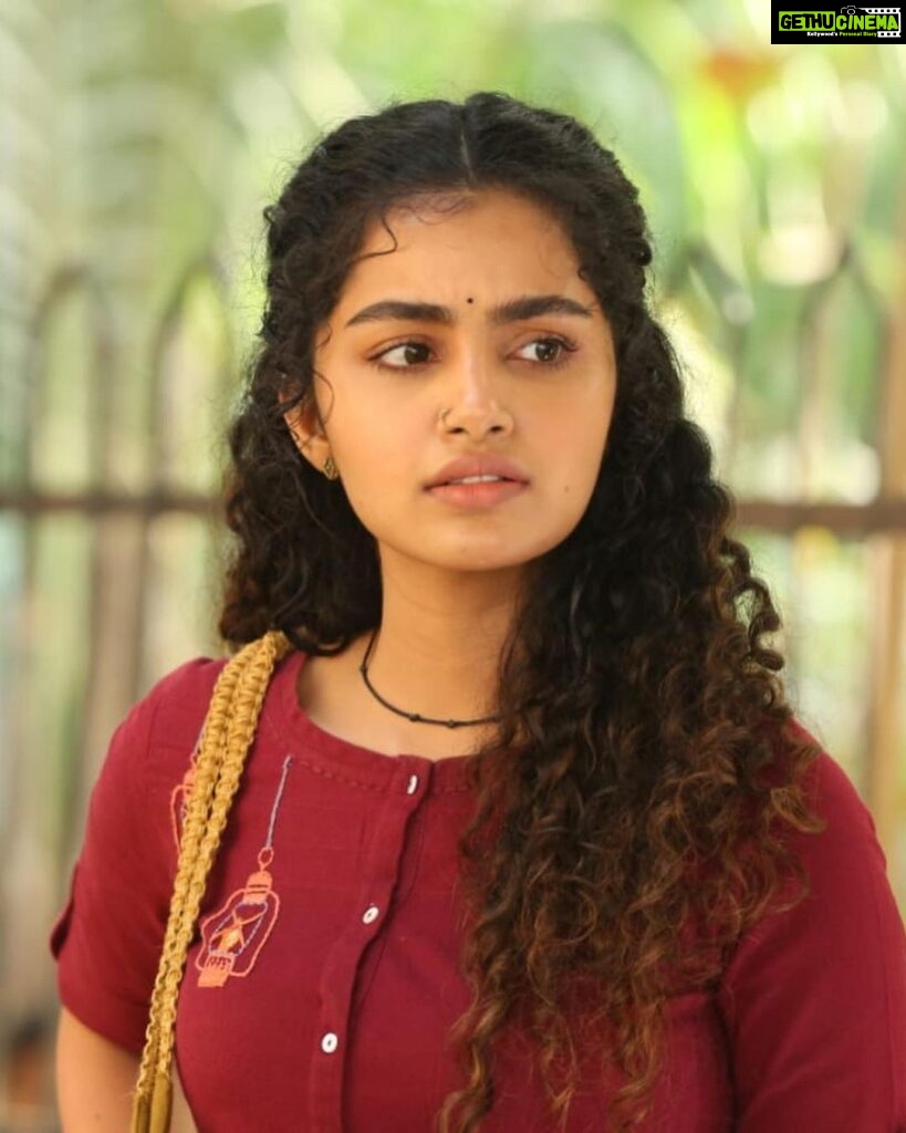 Anupama Parameswaran Instagram - This is how i started my journey with her … Didn’t have to do much … just grabbed my mom’s old ear studs… my ancient 🤣nose ring( must have bought for my sixth of seventh class annual day function )… a black old thread… messy hair… a book and a pen … sent the first picture to my director and he said “yes we found our nandini”… And trust me this remained the continuity for the entire film 🤭🥹 These little thing makes nandini extremely special to me … I am so so so thankful for the immense love I have been receiving since yesterday after the ott release 😇 If you haven’t watched #18pages yet … the movie is streaming on @netflix_in and @ahavideoin ♥️😍