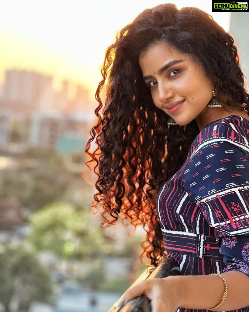 Anupama Parameswaran Instagram - There is a sunshine in my soul today, like every day. 🌻 PC @nihal_kodhaty 🦧