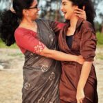 Anupama Parameswaran Instagram - Happy birthday amma kutttapppi ♥️🥹 @sunithaparameswaran75 ayyyy levvvv yewwww !