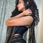 Anupama Parameswaran Instagram – What would you name her ? 👀

Thank you @seetaranikodhaty for the wonderful saree♥️🥹