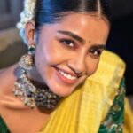 Anupama Parameswaran Instagram - I can’t tell you all how much I hated “an oily head “growing up… 😂 look at me flaunting it now… 😋 “cheeeeeeeeeeese😬”