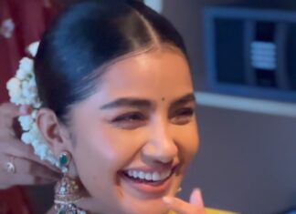 Anupama Parameswaran Instagram - Singing Tamil in Malayalam is my new skill… Mallippoo VECH VECH vadudhae😂… you know what I mean 🤣😂 me and lyrics 🫠 Hairstyle @koli_sarika7313 🥰 MUA @makeupbymadhushreeganapathy 🥳 Stylist @sandhya__sabbavarapu 😇 Entertainment @avinashrint2 🤣