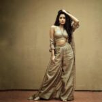 Anupama Parameswaran Instagram – Head aches!
 
Find the odd picture out 🤟🏻

Styled by : @rashmitathapa
Wearing : @naomibyneehabhumana
Jewelry : @spillthebead
Styling Team : @aishwarya128
Shot by : @swipeupproductions