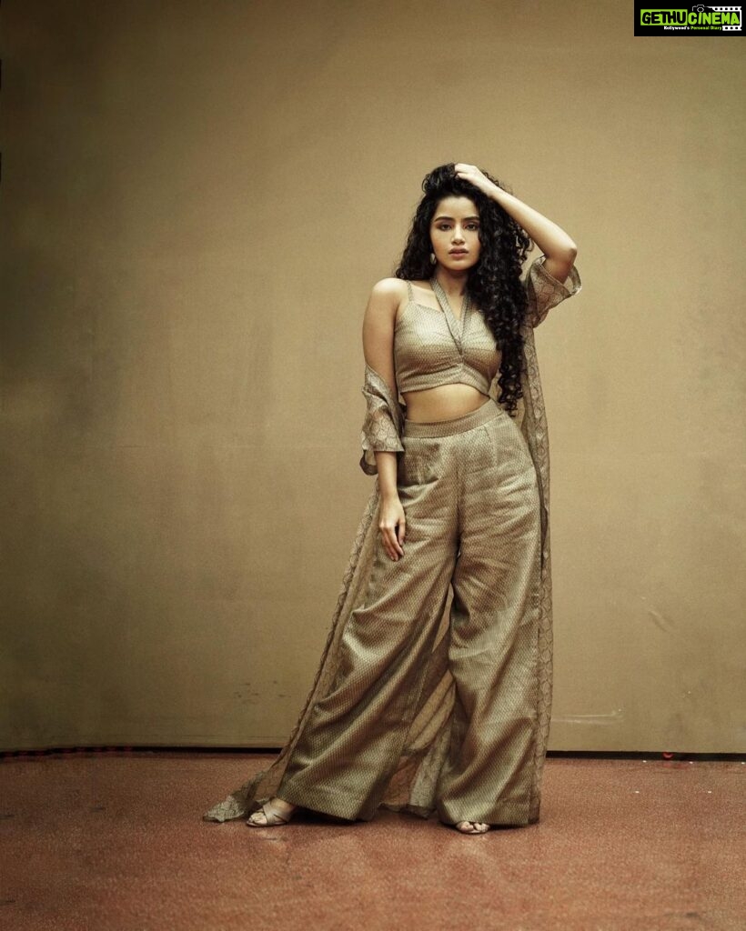 Anupama Parameswaran Instagram - Head aches! Find the odd picture out 🤟🏻 Styled by : @rashmitathapa Wearing : @naomibyneehabhumana Jewelry : @spillthebead Styling Team : @aishwarya128 Shot by : @swipeupproductions