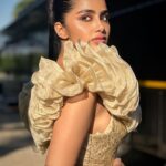 Anupama Parameswaran Instagram – 80% glitter,20% sparkle.

📷 @avinashrint2 😇
👗 @sandhya__sabbavarapu