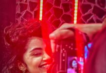 Anupama Parameswaran Instagram - Waiting for “mazhai” 🤭
