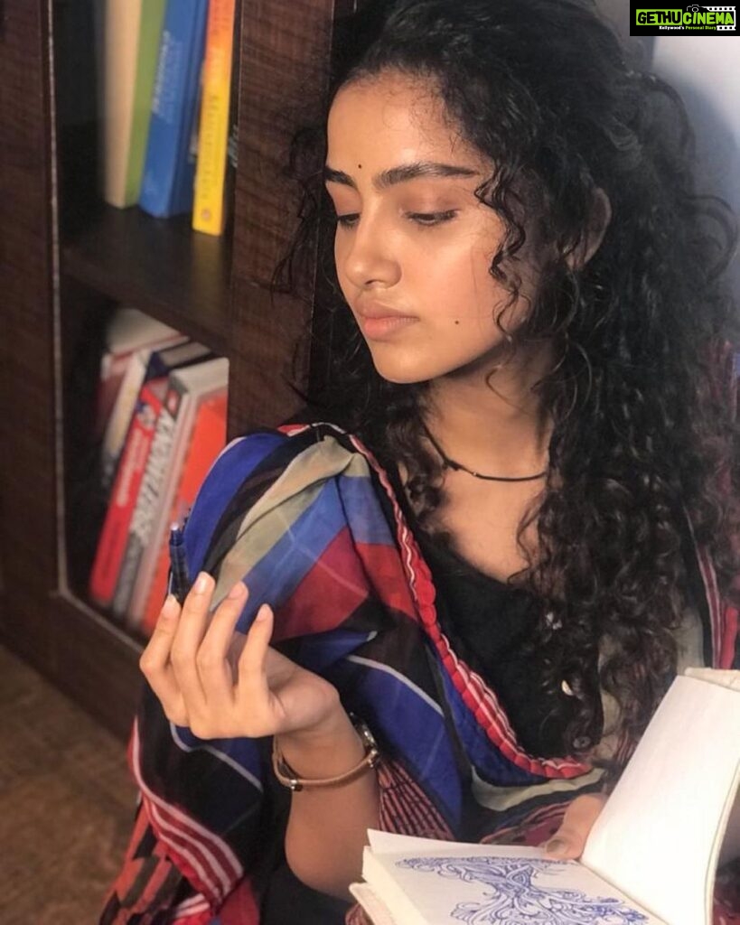 Anupama Parameswaran Instagram - This is how i started my journey with her … Didn’t have to do much … just grabbed my mom’s old ear studs… my ancient 🤣nose ring( must have bought for my sixth of seventh class annual day function )… a black old thread… messy hair… a book and a pen … sent the first picture to my director and he said “yes we found our nandini”… And trust me this remained the continuity for the entire film 🤭🥹 These little thing makes nandini extremely special to me … I am so so so thankful for the immense love I have been receiving since yesterday after the ott release 😇 If you haven’t watched #18pages yet … the movie is streaming on @netflix_in and @ahavideoin ♥️😍