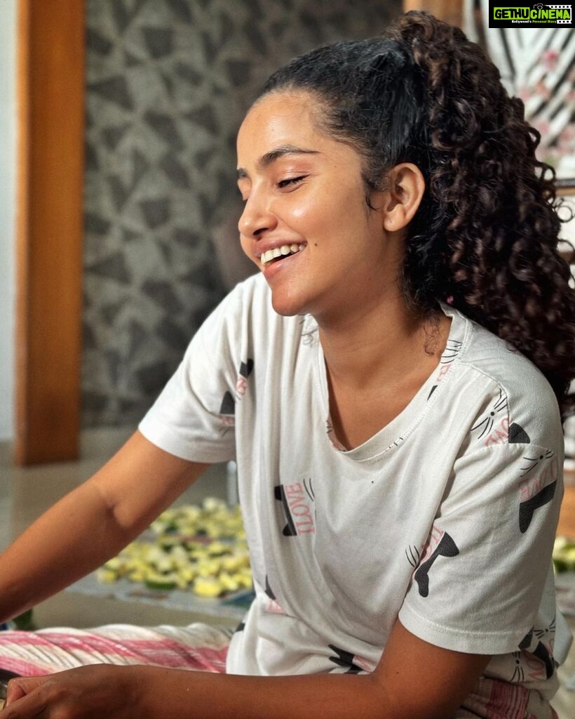 Anupama Parameswaran Instagram - The yummiest dump 😬🤭 #realcandids