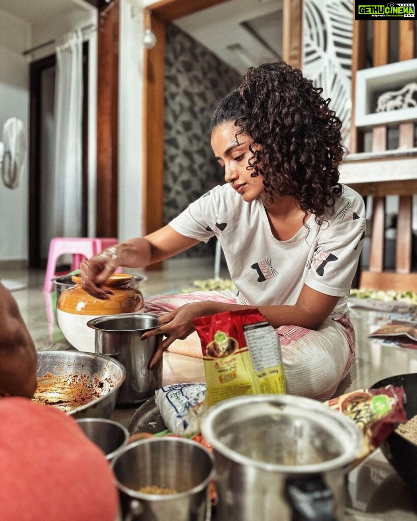 Anupama Parameswaran Instagram - The yummiest dump 😬🤭 #realcandids