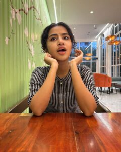 Anupama Parameswaran Instagram - My mood swings like 365 times a day… And when I am hungry ,it’s even worse… 🤯

PC @nihal_kodhaty 🤡