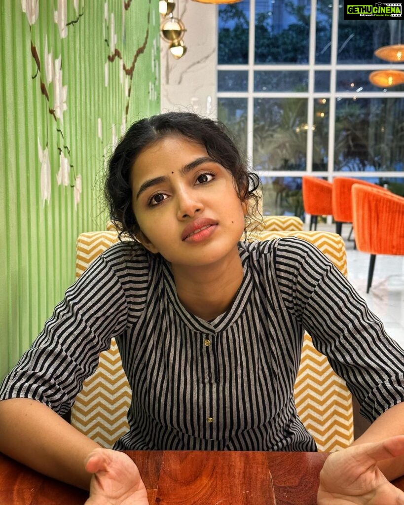 Anupama Parameswaran Instagram - My mood swings like 365 times a day… And when I am hungry ,it’s even worse… 🤯 PC @nihal_kodhaty 🤡
