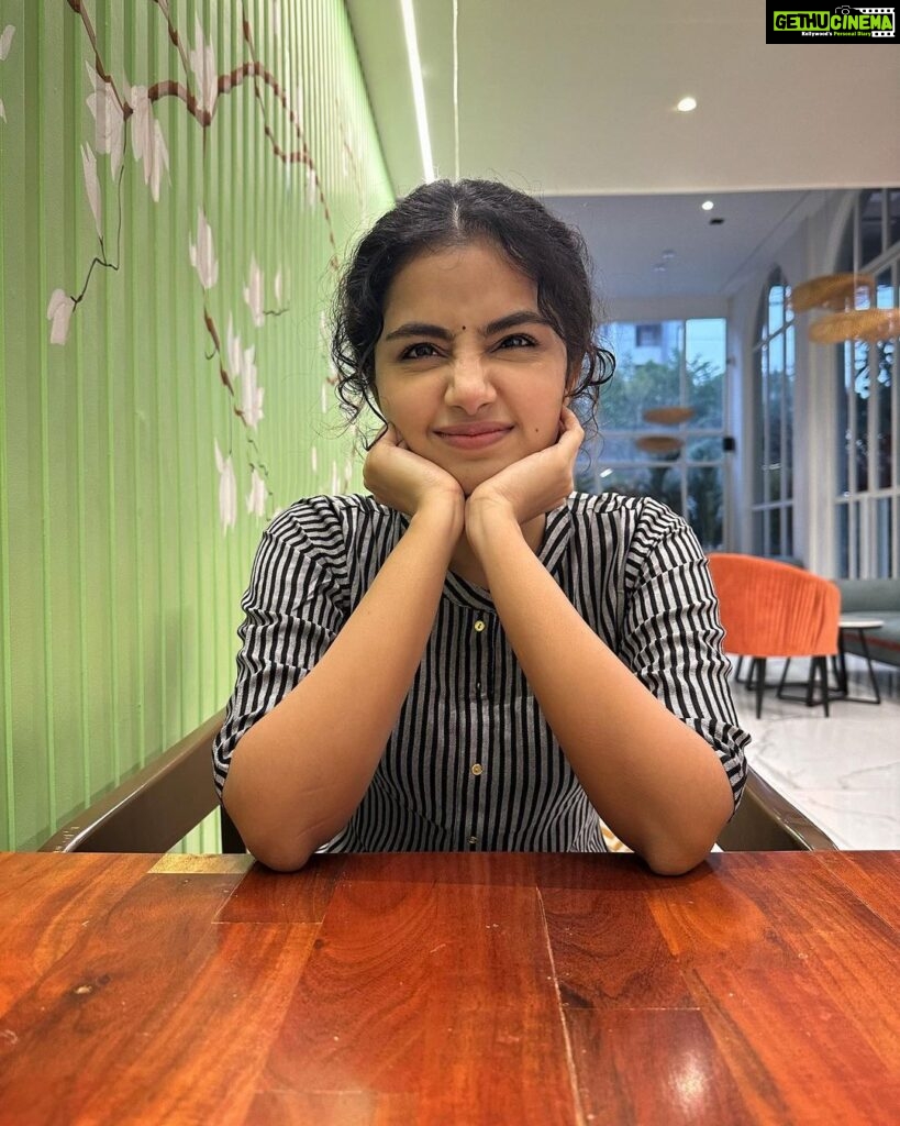 Anupama Parameswaran Instagram - My mood swings like 365 times a day… And when I am hungry ,it’s even worse… 🤯 PC @nihal_kodhaty 🤡