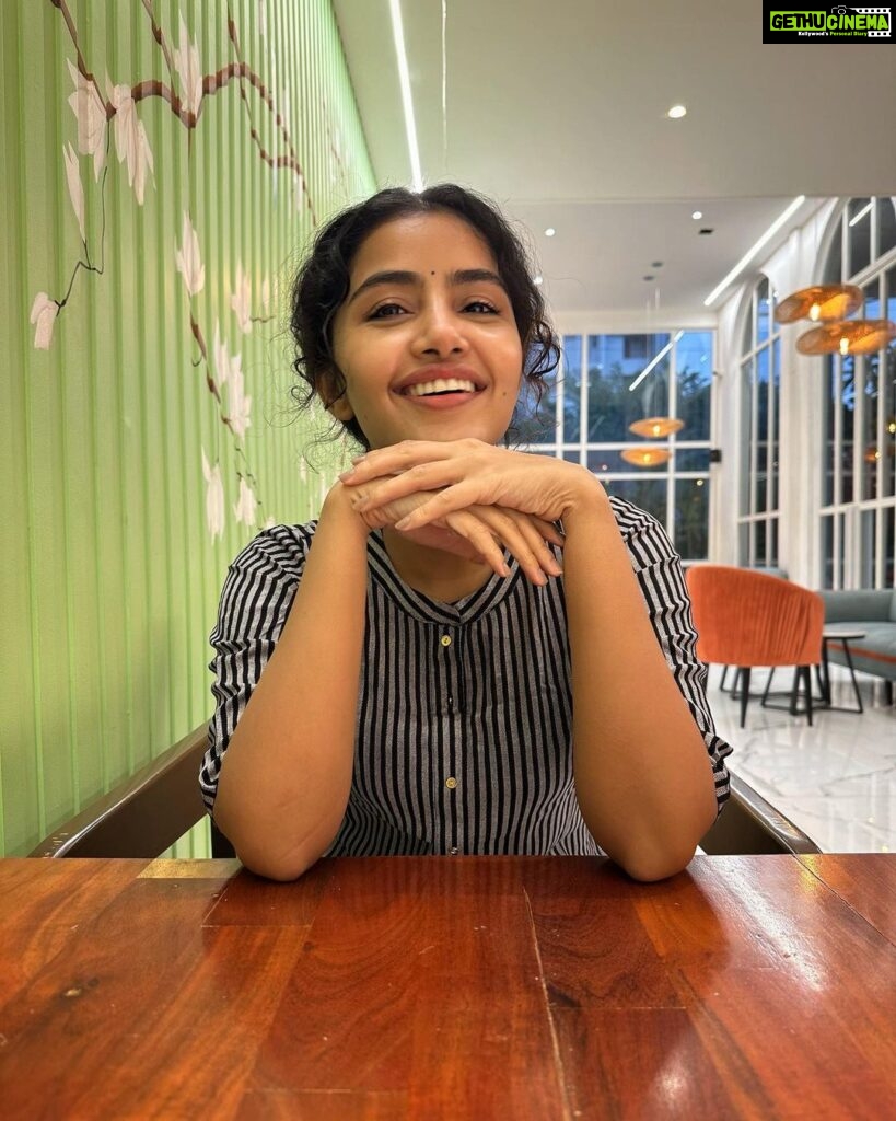 Anupama Parameswaran Instagram - My mood swings like 365 times a day… And when I am hungry ,it’s even worse… 🤯 PC @nihal_kodhaty 🤡