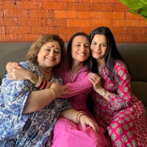 Anupriya Kapoor Instagram - There are friends, there is family and then there are friends that become family. ♥️😘