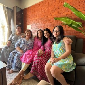 Anupriya Kapoor Instagram - There are friends, there is family and then there are friends that become family. ♥️😘