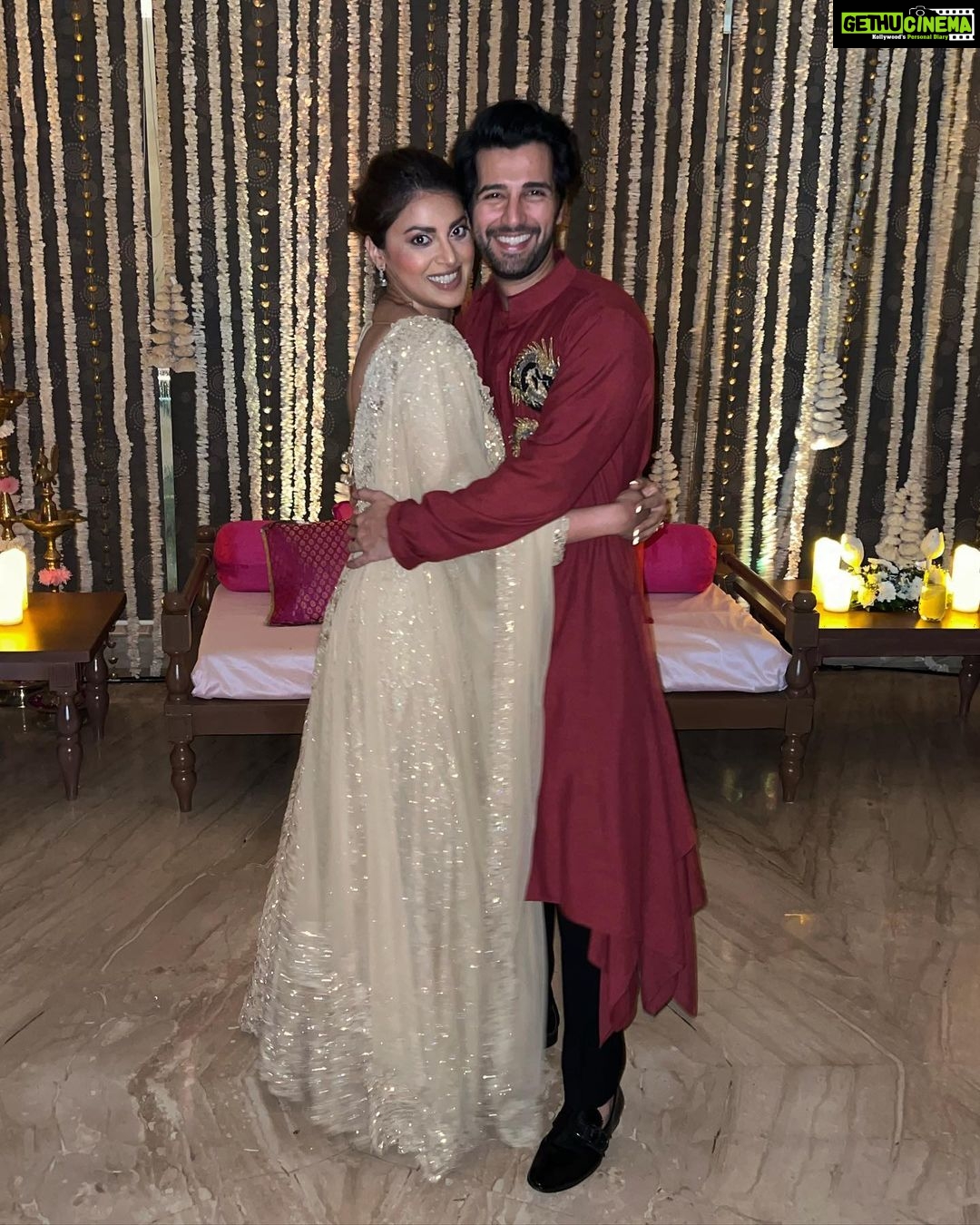 Anushka Ranjan Instagram - Happy Diwali from us to y’all✨🪔 Sending everyone so much love and happiness and this Diwali let’s all find the bright light within us which can never be put out ❤️ . . . @mohini__chabria @annieemakesart