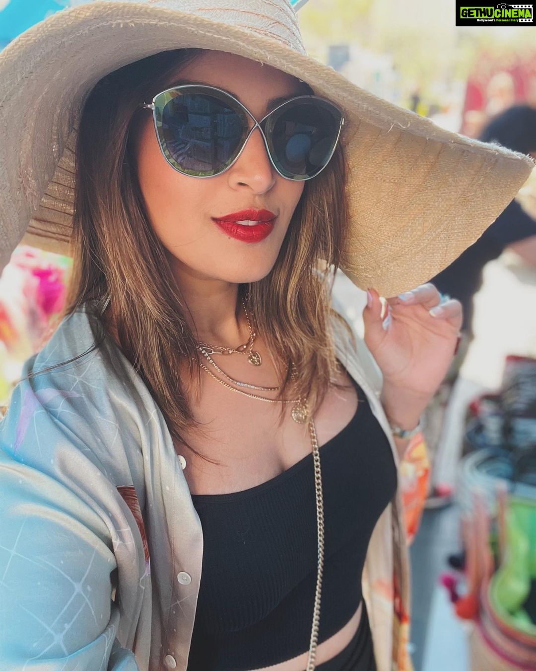 Anushka Ranjan Instagram - तिरची टोपी वाले 👒