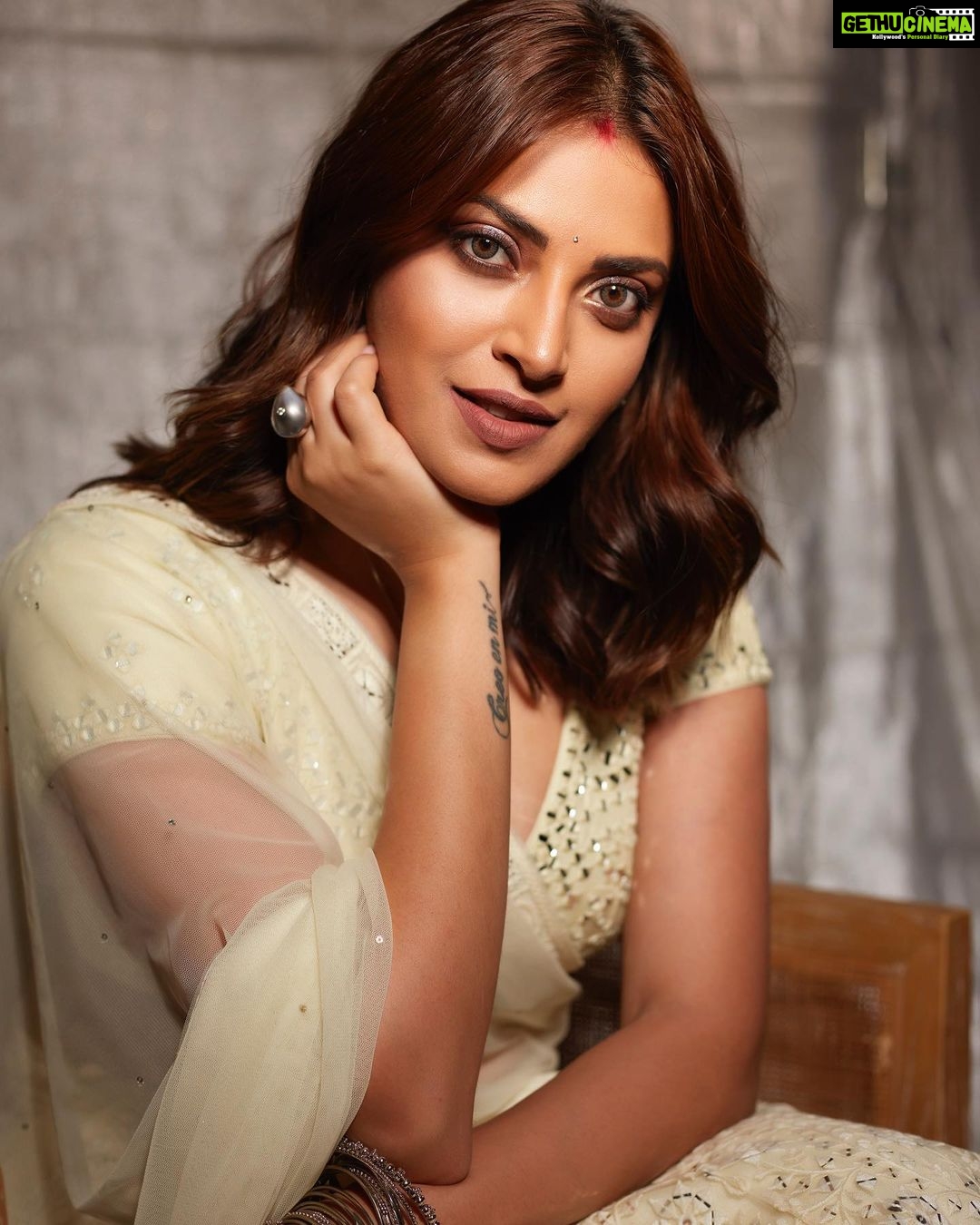 Anushka Ranjan Instagram - Diwali is here🪔⭐️ @mohini__chabria @shivamguptaphotography
