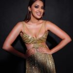 Anushka Ranjan Instagram - Golden Girl⭐️ . . . For @nikhitatandon at @lakmefashionwk Make and hair by @nehaadhvikmahajan