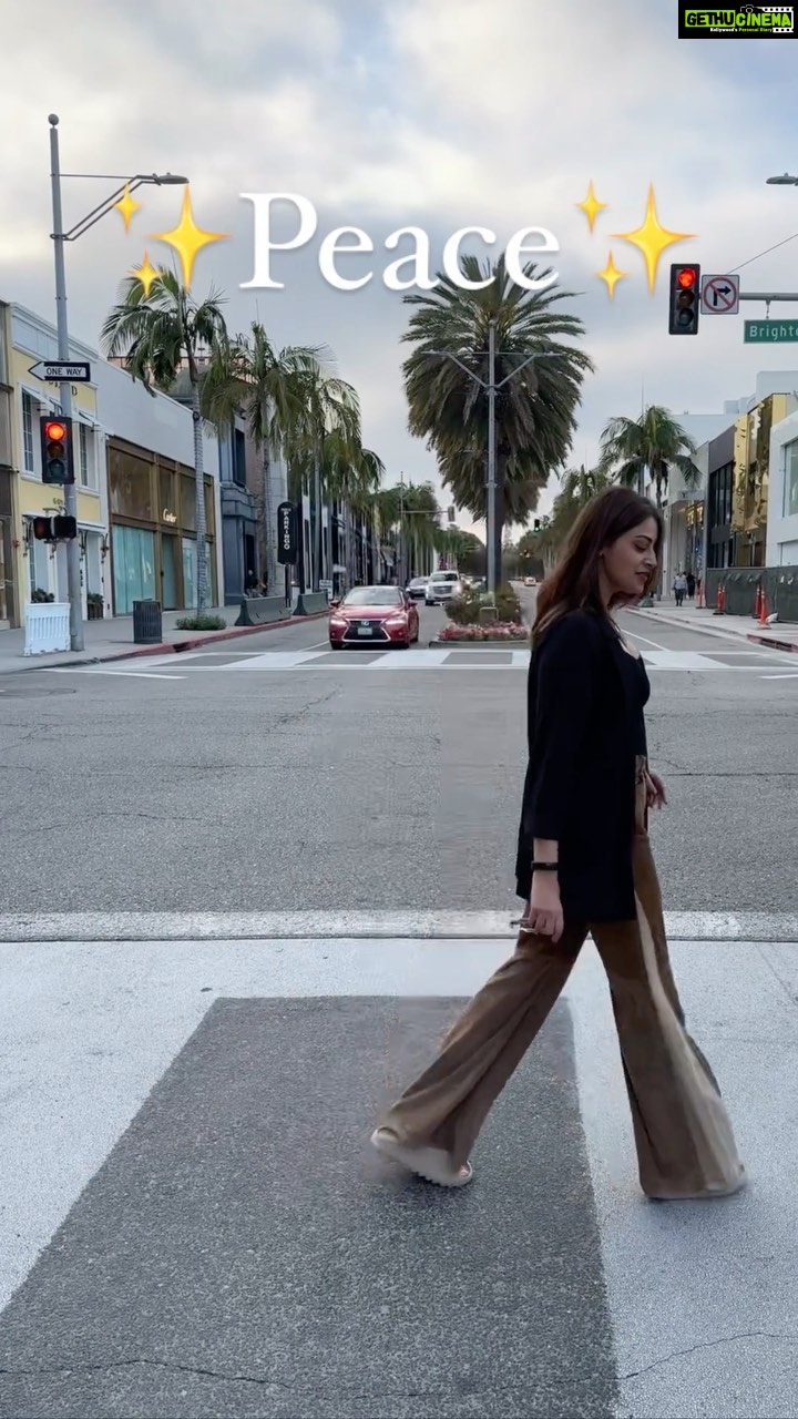 Anushka Ranjan Instagram - An important message to all the beautiful people out there just doing their best😘✨ you’re magic! Los Angeles, California