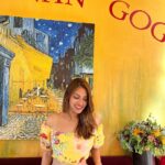 Anushka Ranjan Instagram – Just gogh-ing about my day🤓 Restaurant café van gogh