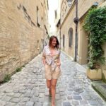 Anushka Ranjan Instagram – Life is all about casual walks down ancient streets – learning from history – where love meets💚📜 Uzès