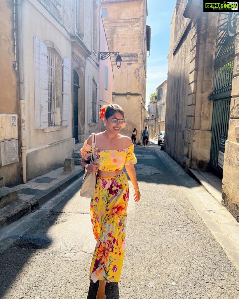 Anushka Ranjan Instagram - Decided to twin with Van Gogh🌻 Arles, France
