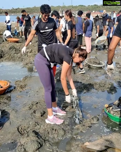 Anushka Ranjan Instagram - Yesterday was an eye opener.. we have treated our planet like a trash can but it’s time to be a better citizen of the world and do the right thing. Thank you @adidasindia and @afrozshah_ for organising such events where you make people aware of what the reality truly is. It was an amazing morning - running is always fun but running for a cause makes it even more special🌏🤎 #RunForTheOceans #WorldEnvironmentDay Versova, Mumbai